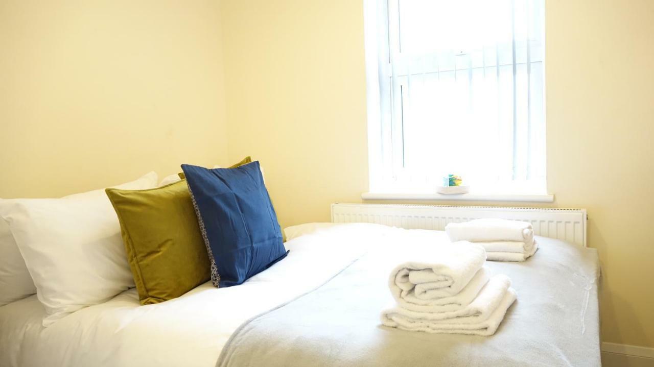 Heathrow Ensuite Rooms- Auto Check In London Kültér fotó