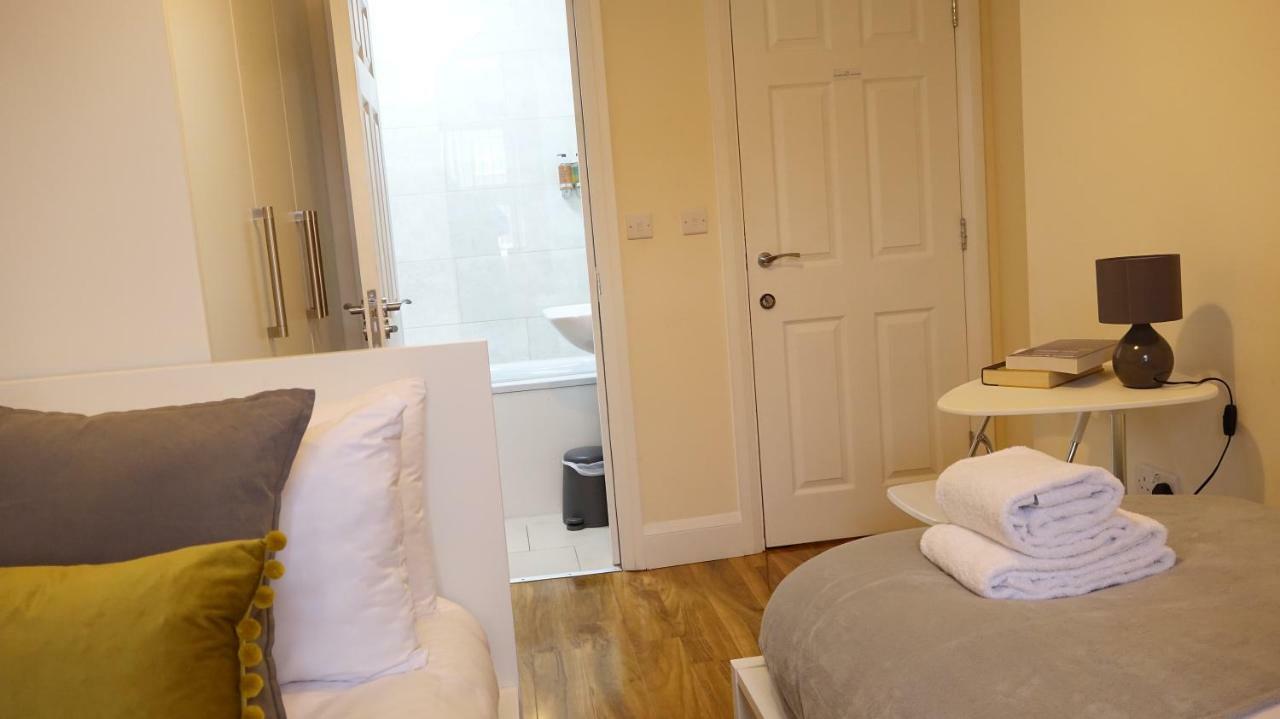 Heathrow Ensuite Rooms- Auto Check In London Kültér fotó