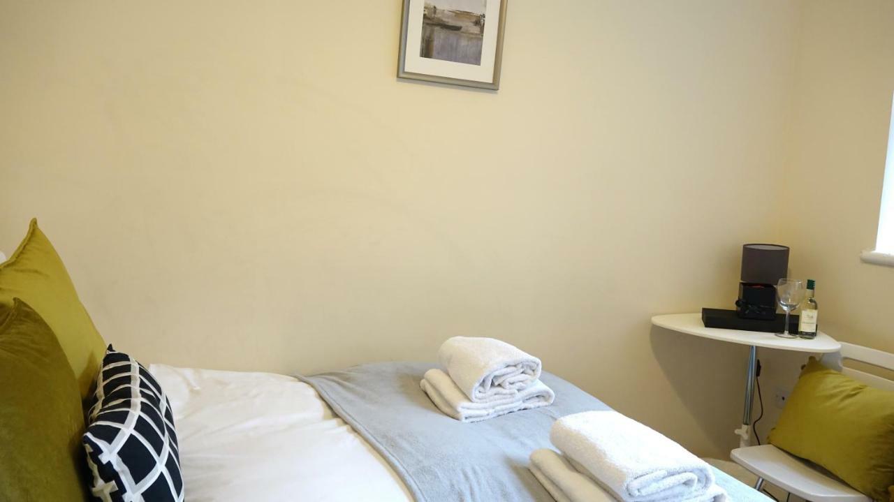 Heathrow Ensuite Rooms- Auto Check In London Kültér fotó