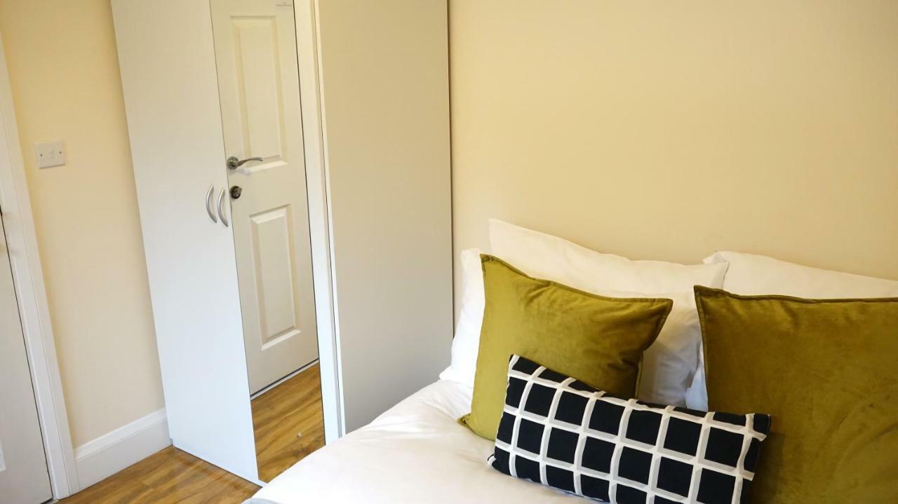 Heathrow Ensuite Rooms- Auto Check In London Kültér fotó