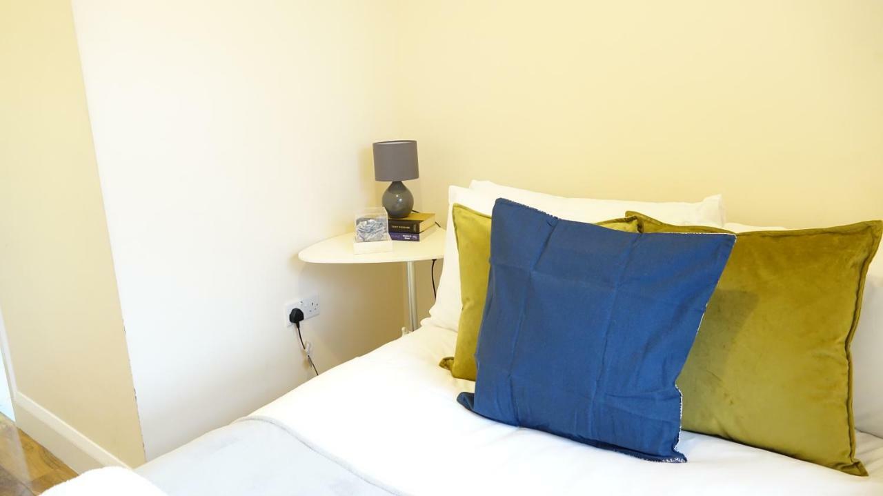 Heathrow Ensuite Rooms- Auto Check In London Kültér fotó
