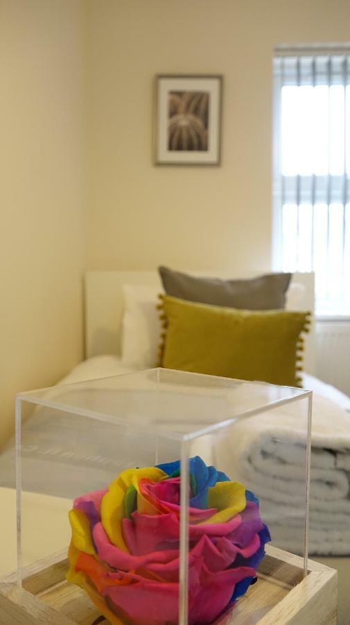Heathrow Ensuite Rooms- Auto Check In London Kültér fotó