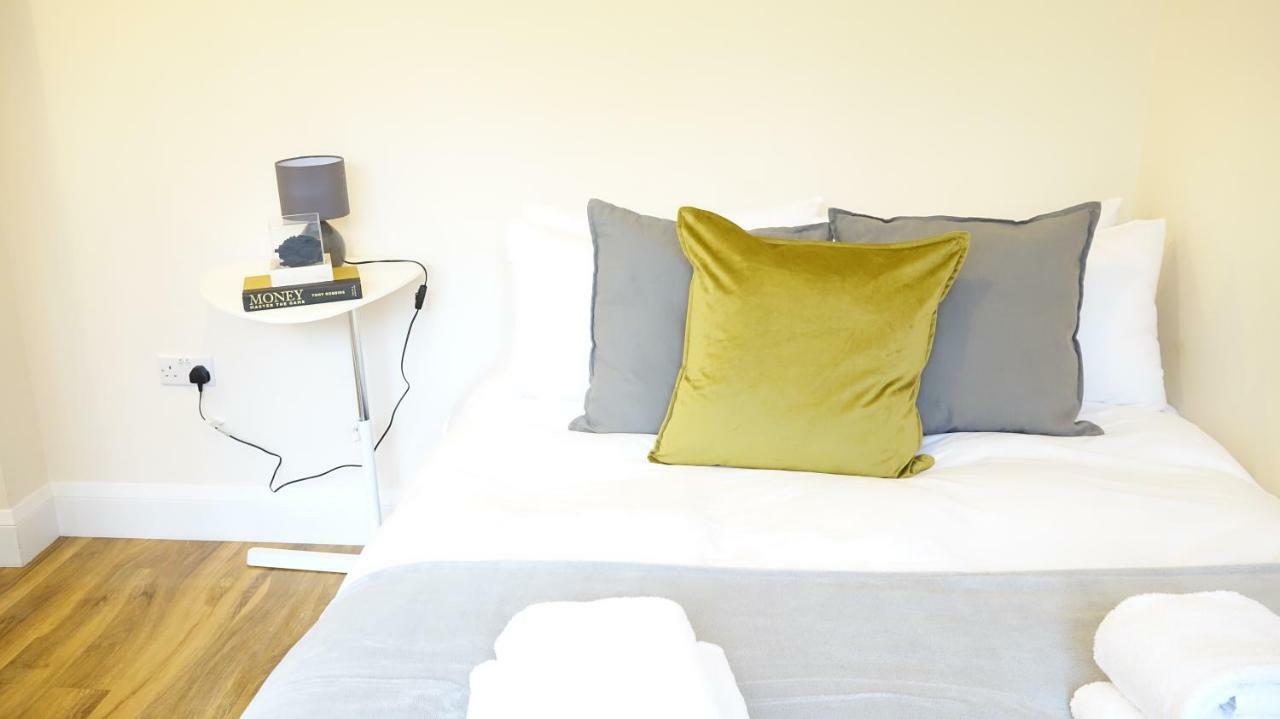 Heathrow Ensuite Rooms- Auto Check In London Kültér fotó