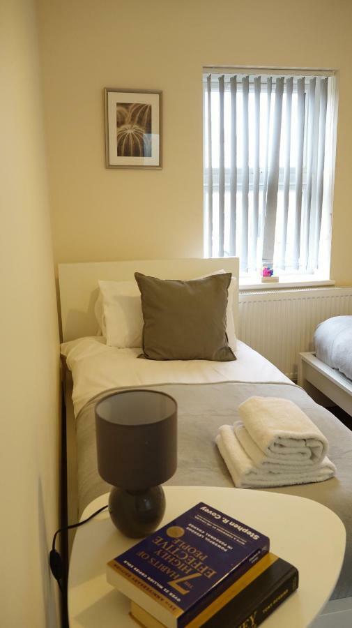 Heathrow Ensuite Rooms- Auto Check In London Kültér fotó