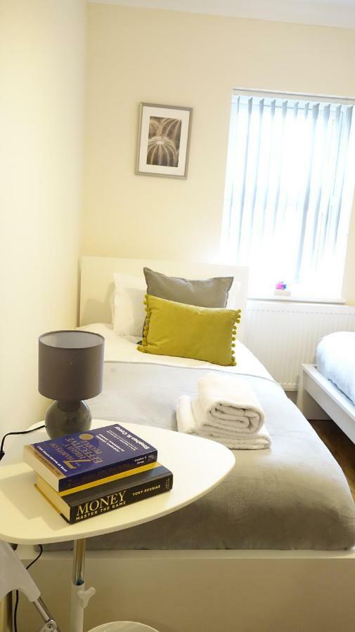 Heathrow Ensuite Rooms- Auto Check In London Kültér fotó